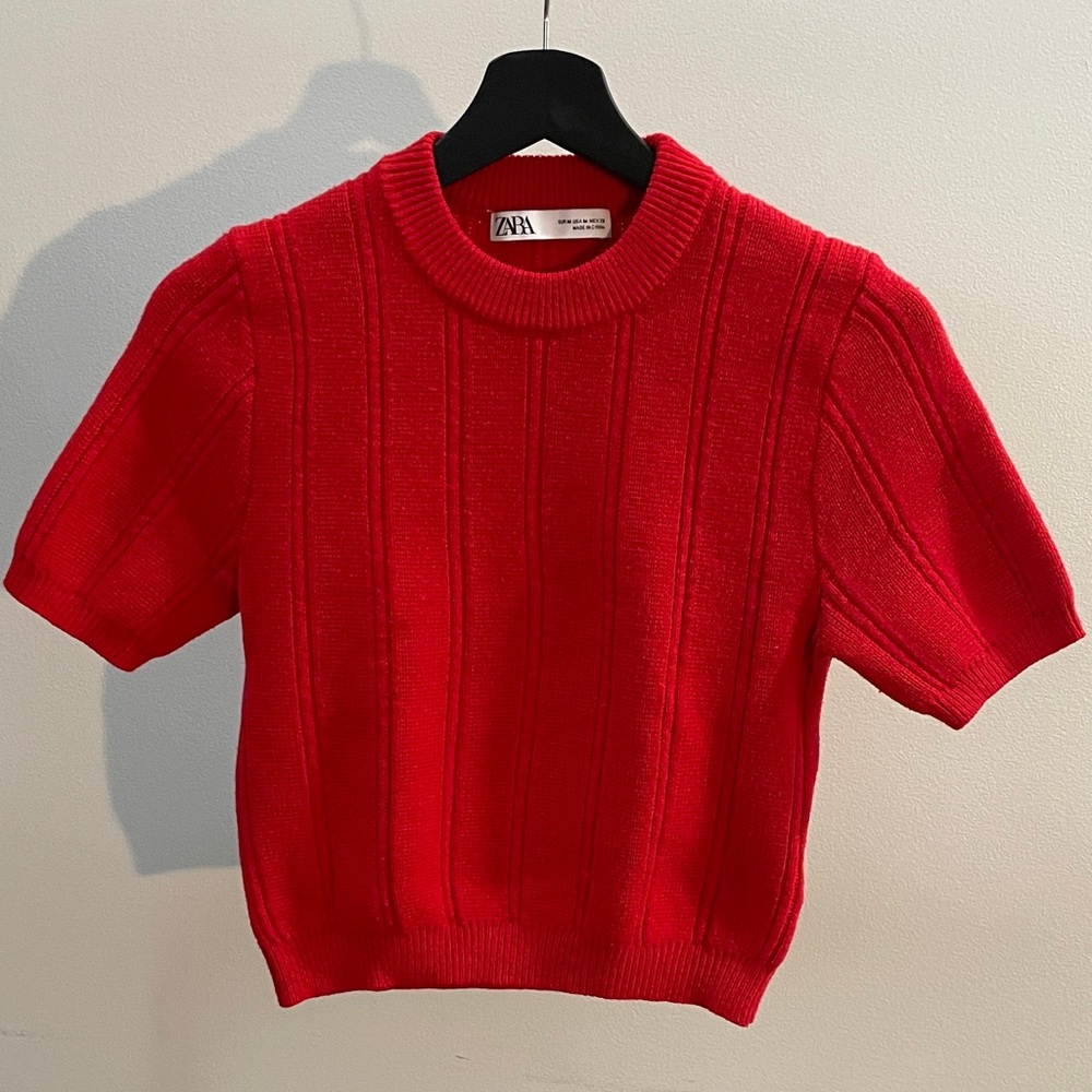 Zara Red Knit Top
‼️FINAL MOVING OUT SALE‼️
‼️PRICE IS FIXED. MEGA DROP SALE‼️